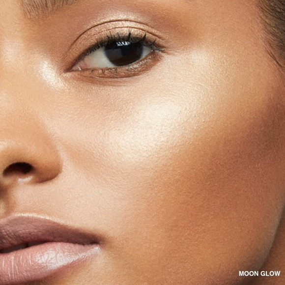 Bobbi Brown Highlighting Powder - Picture 14 of 16